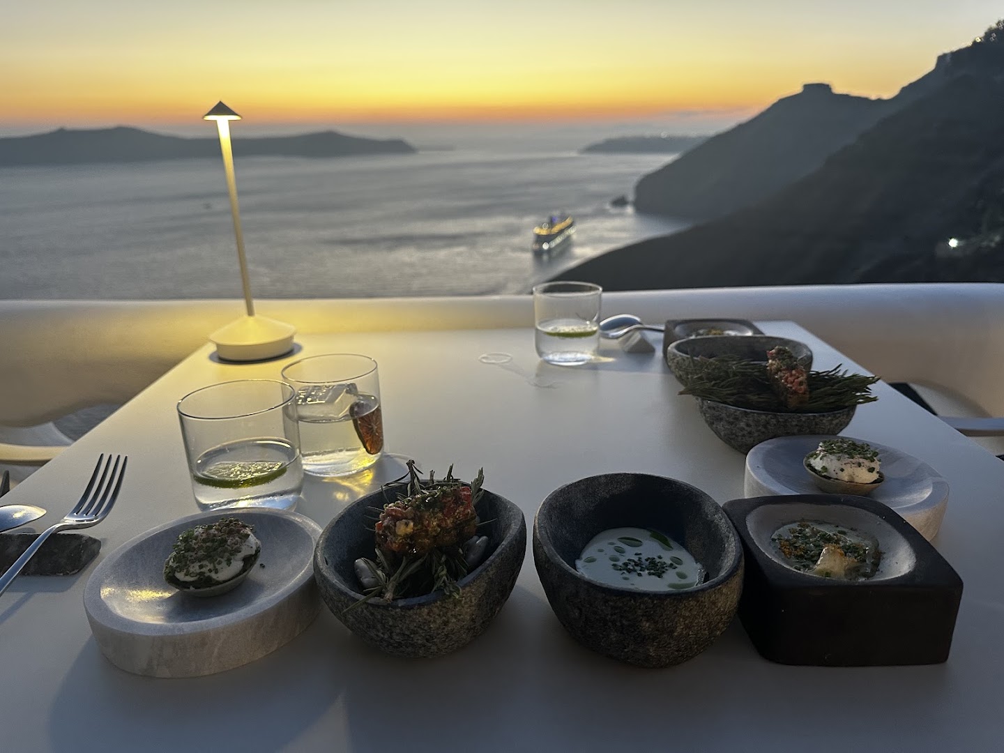 Esperisma: beautiful sunset dining atmosphere