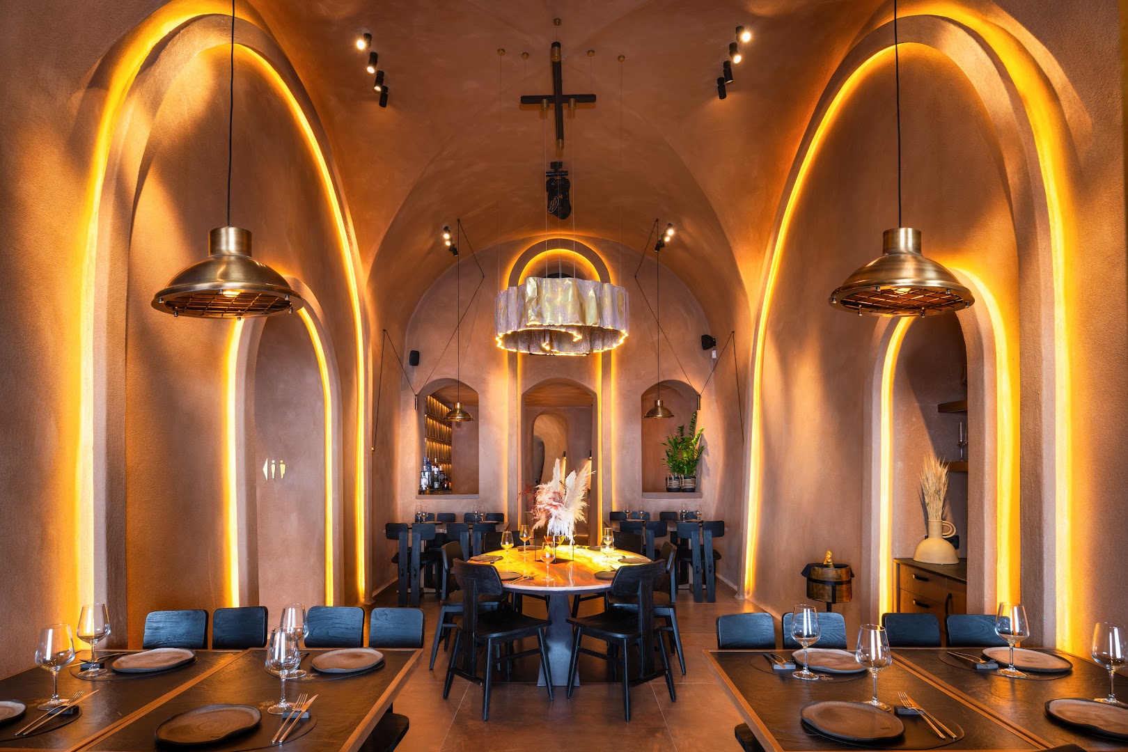Rizes Gastro Taverna: professional, high-quality interior shot