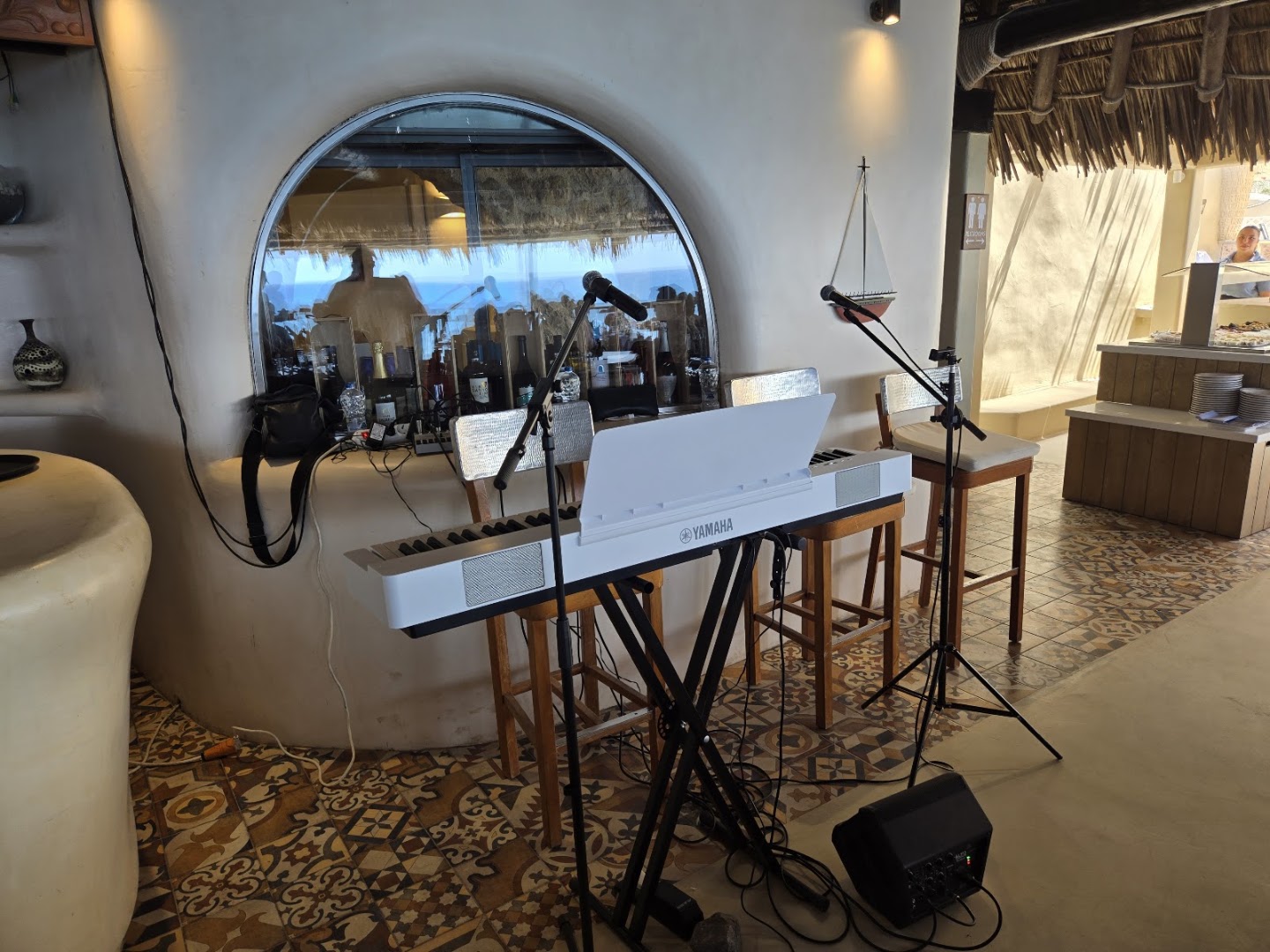 Royal Beach Club Santorini: venue atmosphere and entertainment