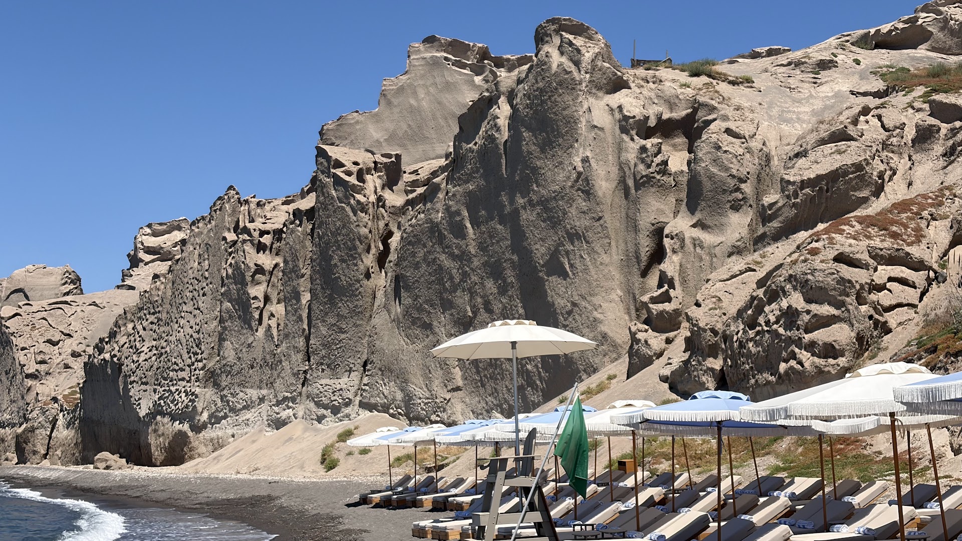 Royal Beach Club Santorini: venue atmosphere and setting