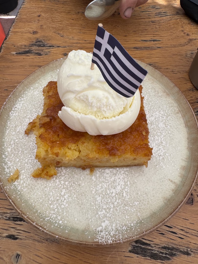 Vothonaki: appetizing photo of served dessert