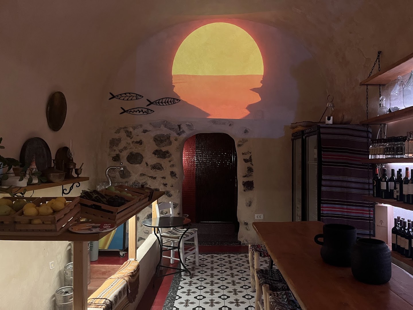 Vothonaki: atmospheric and high quality interior