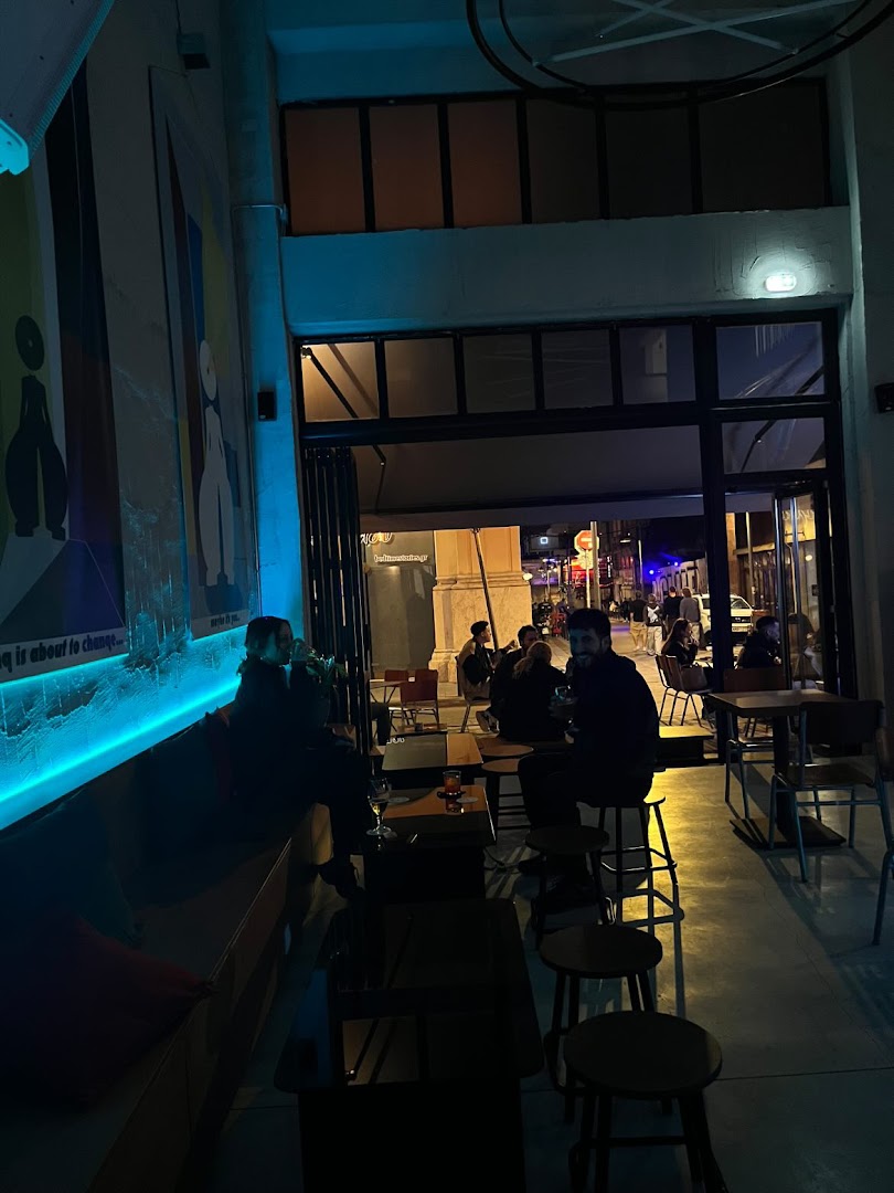 Bowie House: inviting bar atmosphere well