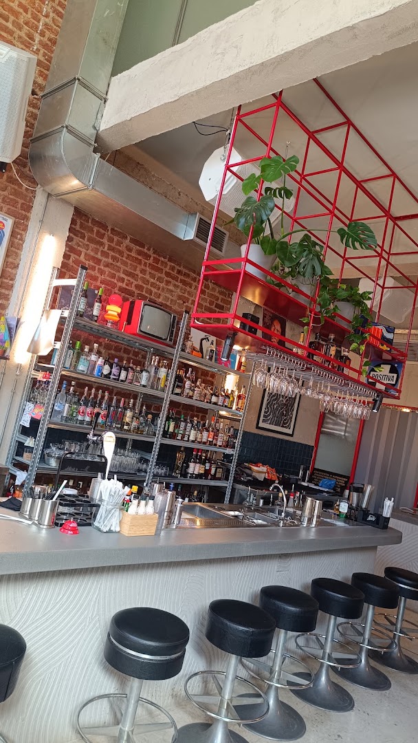 Bowie House: clear shot of bar interior
