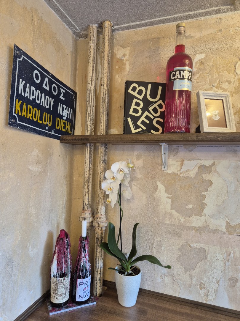 Darling Aperitivo: attractive interior decor and atmosphere