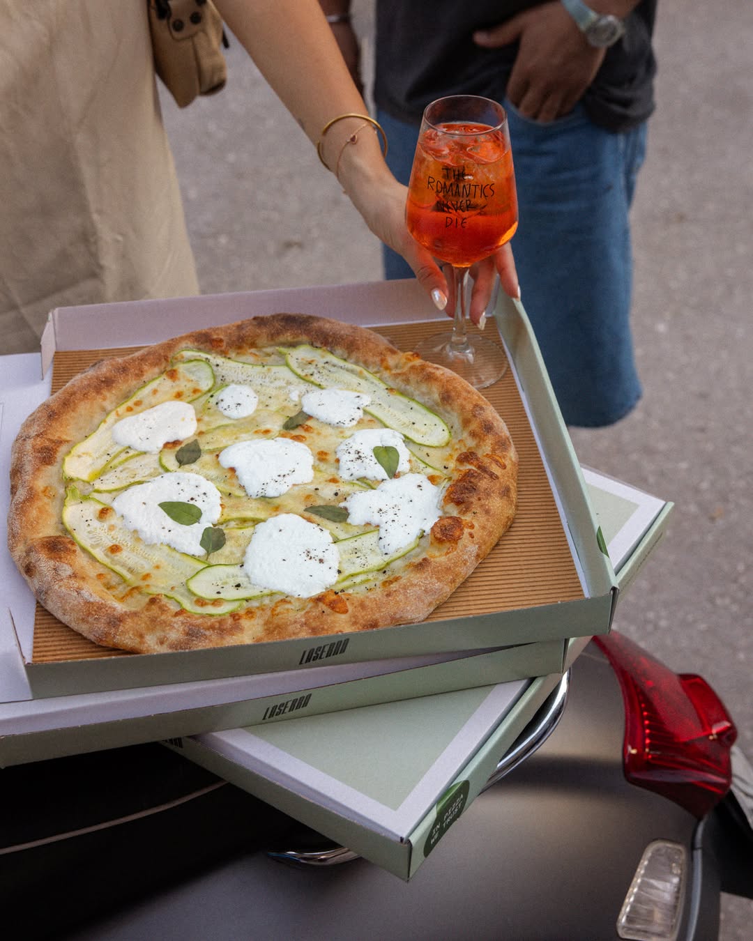 Fólki: high quality food and drink