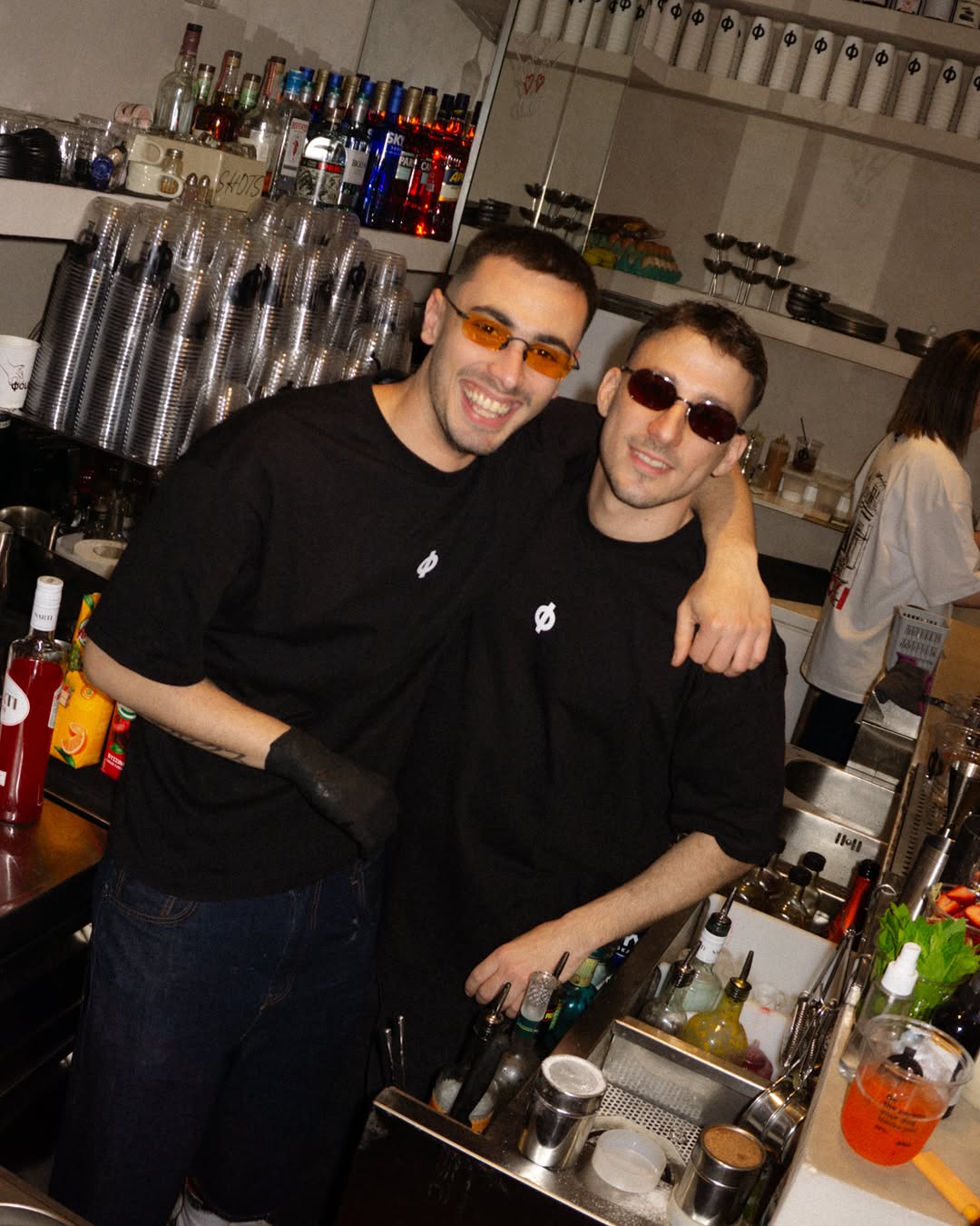 Fólki: friendly staff in bar setting