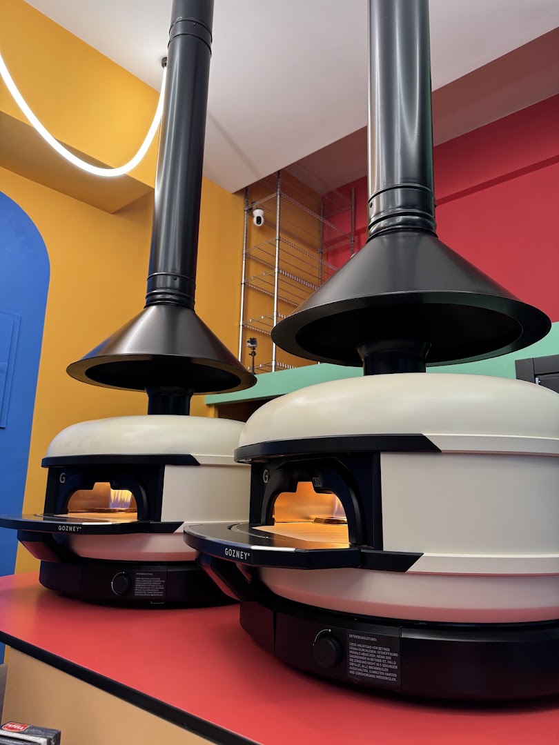 Loop Pizza: high quality pizza oven photo