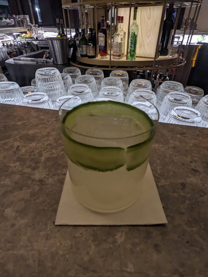 Marais: appealing cocktail shot at bar