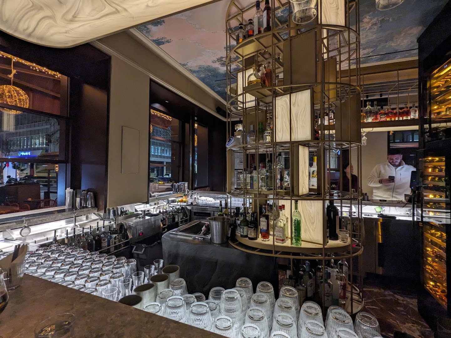 Marais: high quality interior bar shot