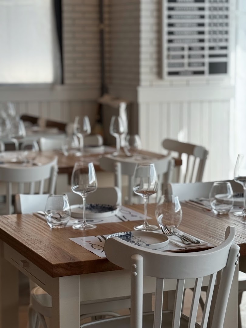 MEZE experience: professional interior atmosphere shot