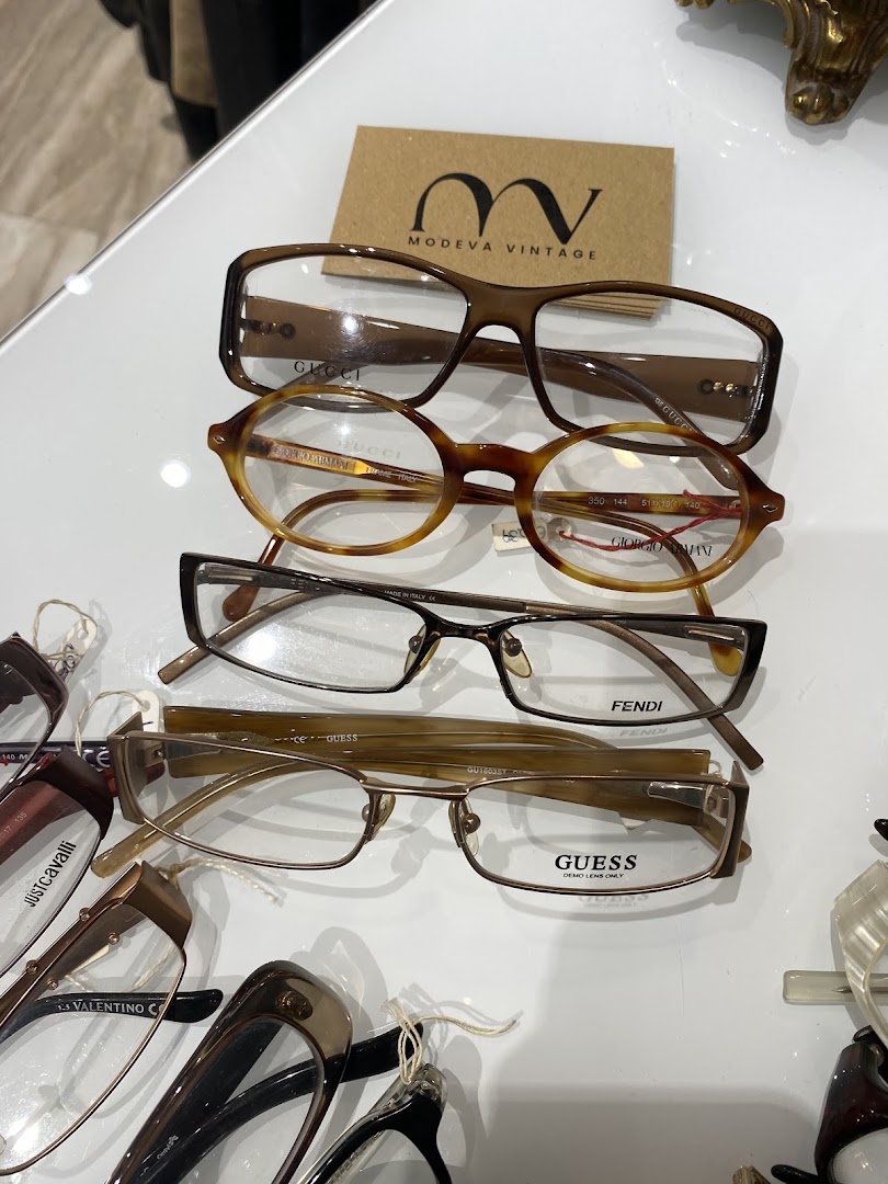 Modeva Vintage: clear display of shop products