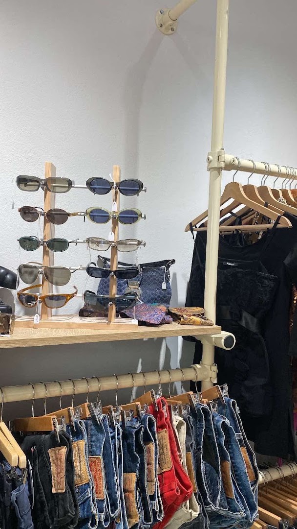 Modeva Vintage: clear display of shop products