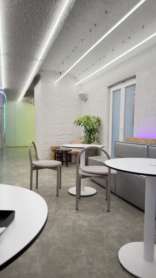 Moonkiz: clear, professional interior shot