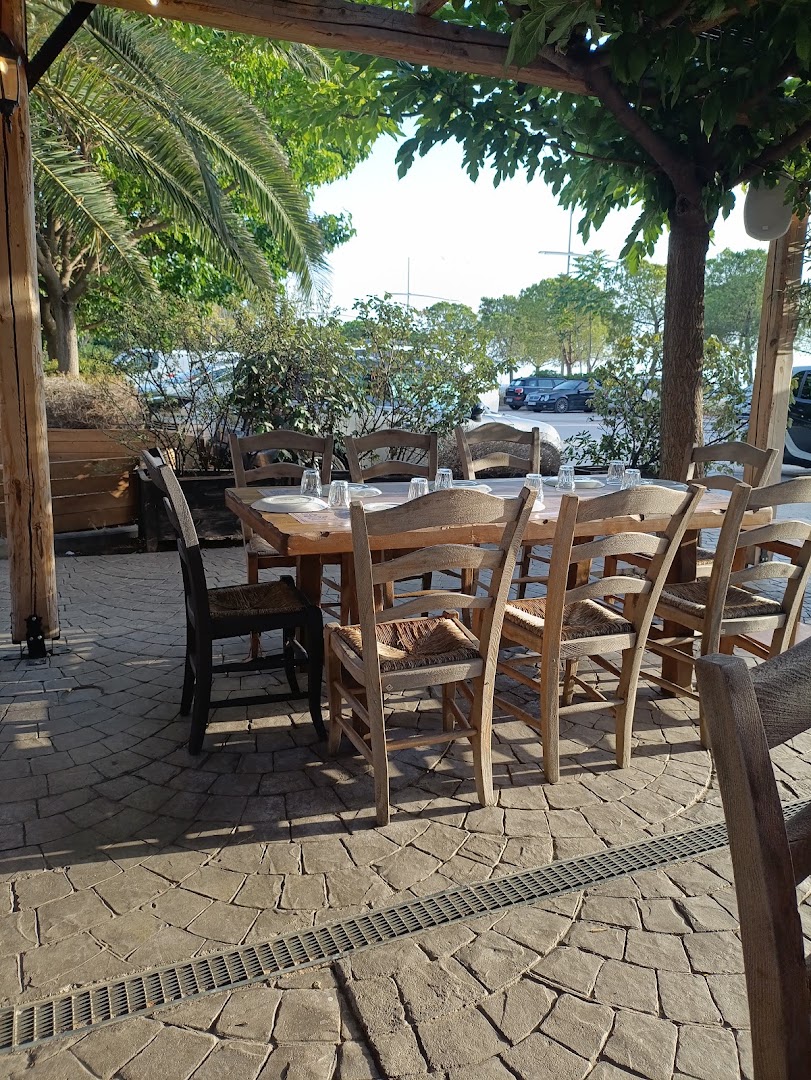 Paramythia: inviting outdoor dining area