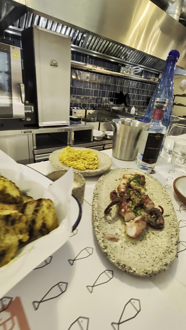 Psi by Mezen: appetizing food in restaurant setting