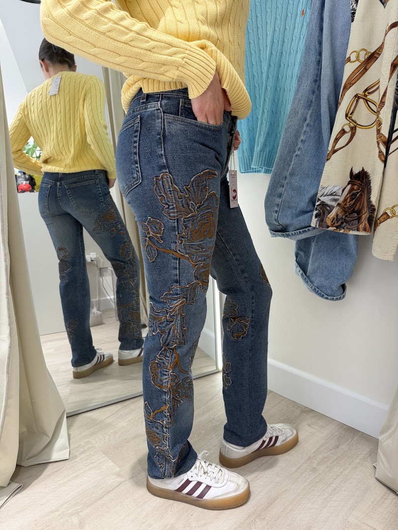 Thrift Me Hard: clear product display in shop
