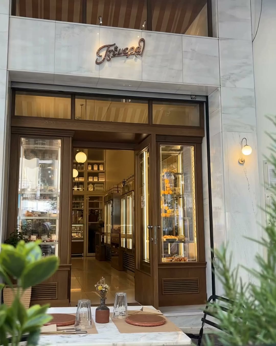 Tzeneral: attractive, professional storefront photo