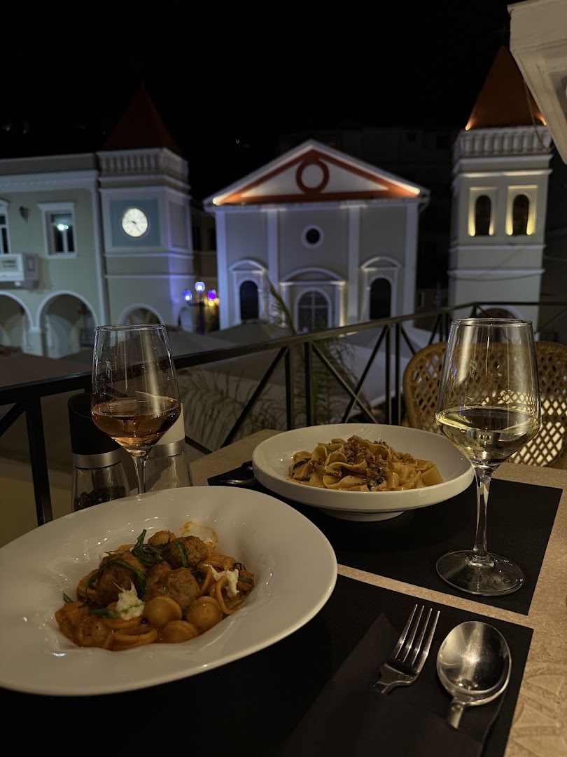 Base San Marco: appealing atmosphere and food presentation