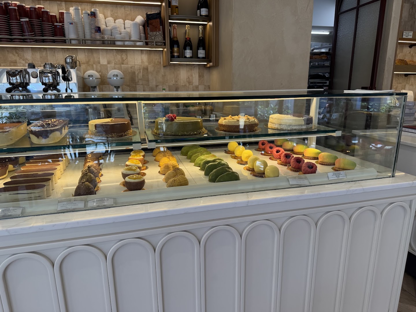 Venier Boulangerie: appetizing display of fresh pastries