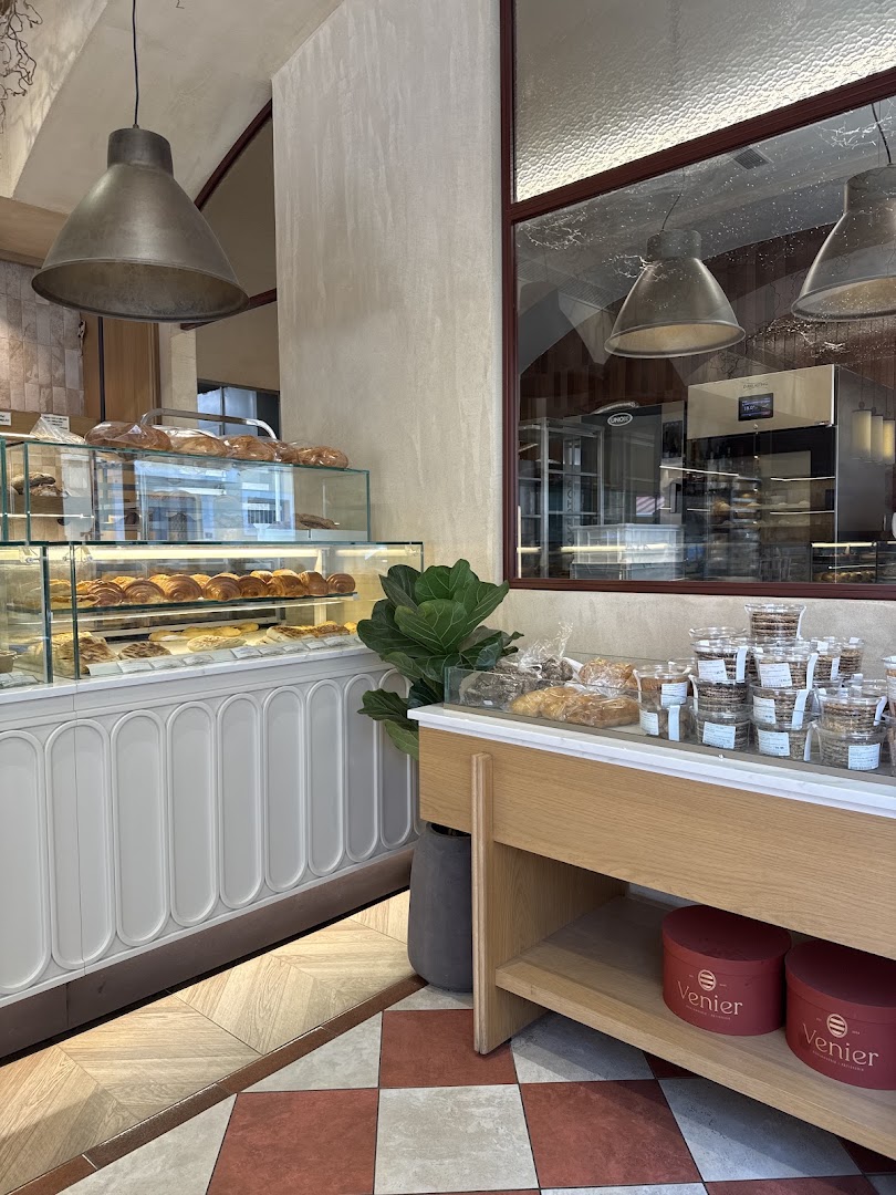 Venier Boulangerie: professional interior shot of bakery