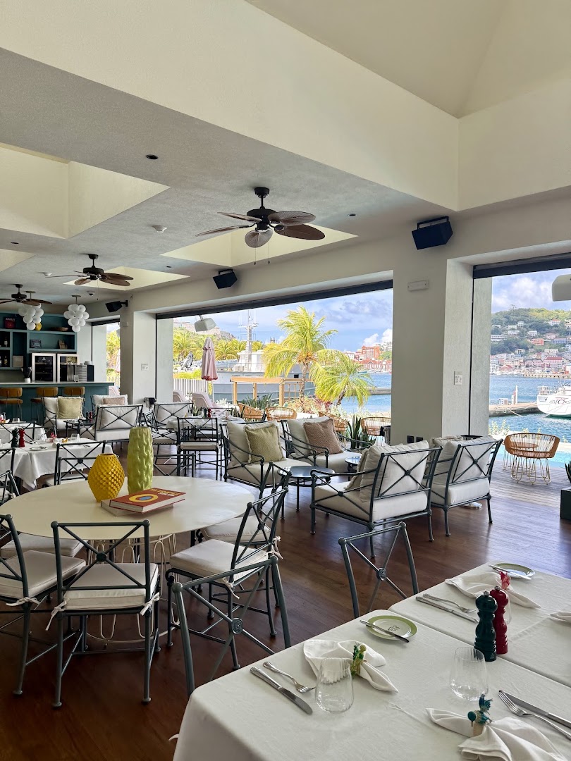 Chez Louis: inviting atmosphere with beautiful view