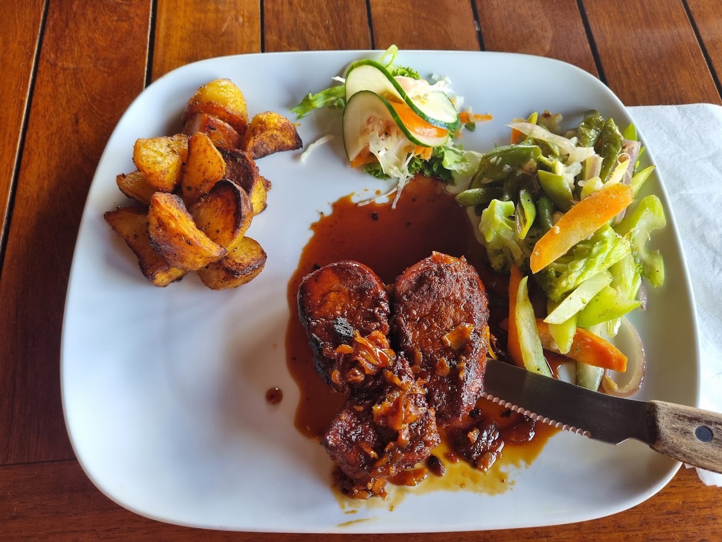 Victory Bar & Restaurant: appetizing, high-quality food photography