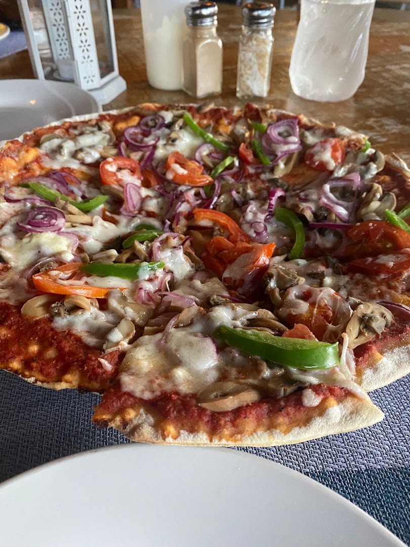 Victory Bar & Restaurant: appetizing photo of served food