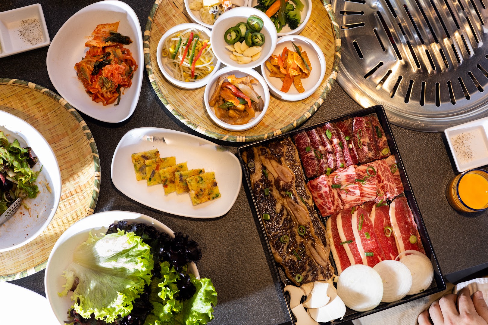 Anche: high quality appetizing food spread