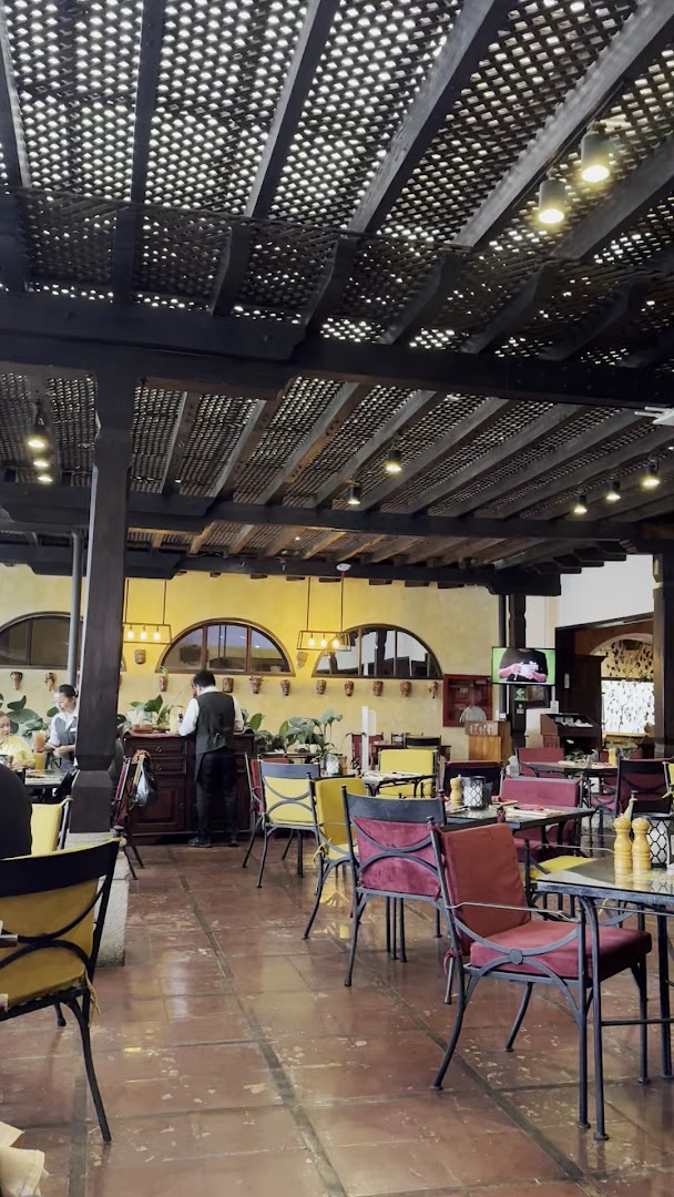 Los Moros: clear shot of restaurant interior
