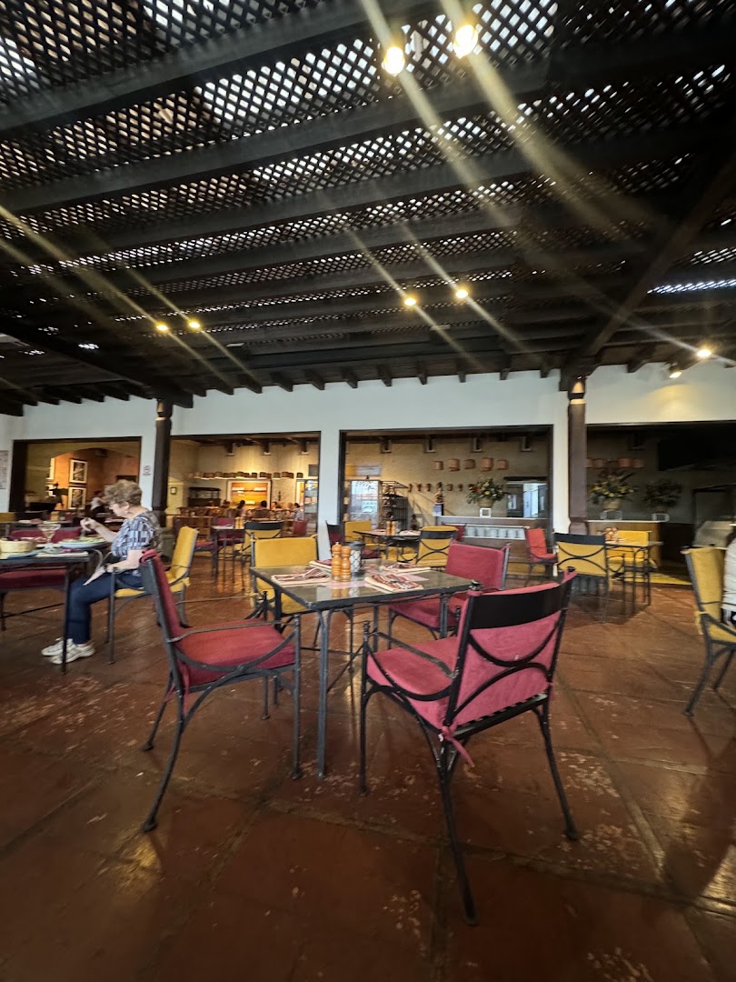 Los Moros: clear view of restaurant interior