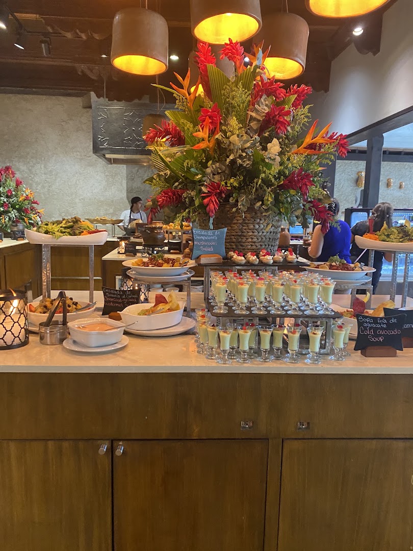 Los Moros: appetizing display of restaurant food