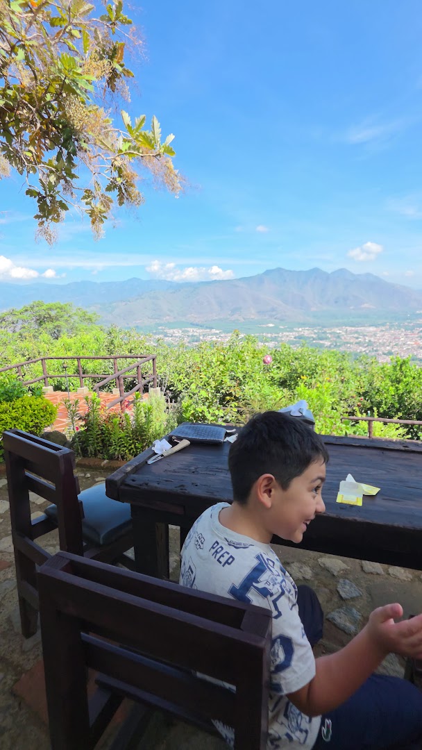 Las Brasas: pleasant restaurant terrace atmosphere