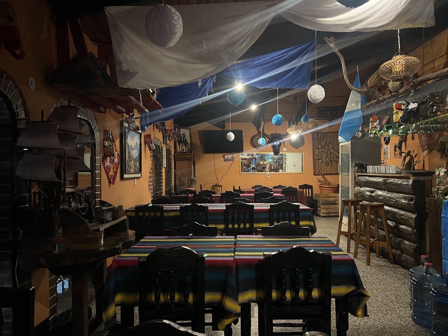 Las Brasas: clear shot of restaurant interior