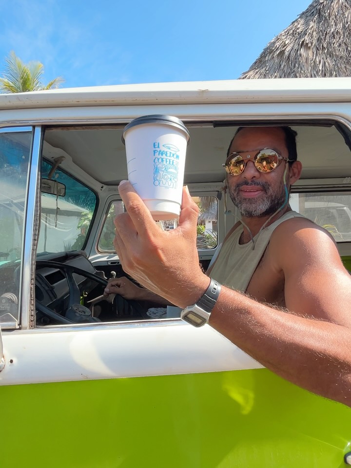El Paredón Coffee: engaging photo showing branded product