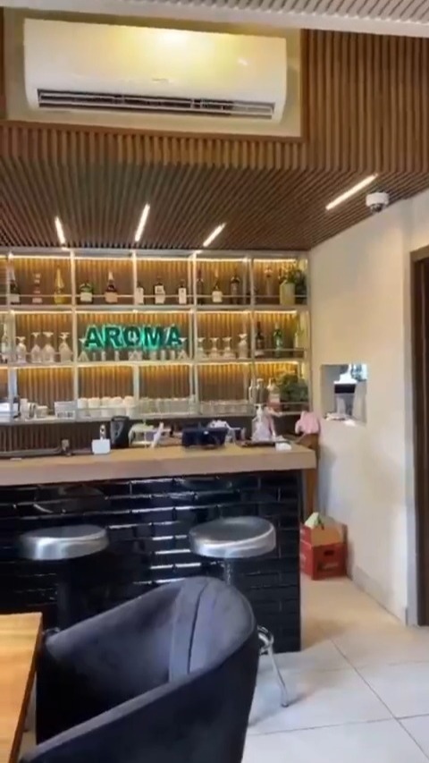 Aroma: clear shot of restaurant interior