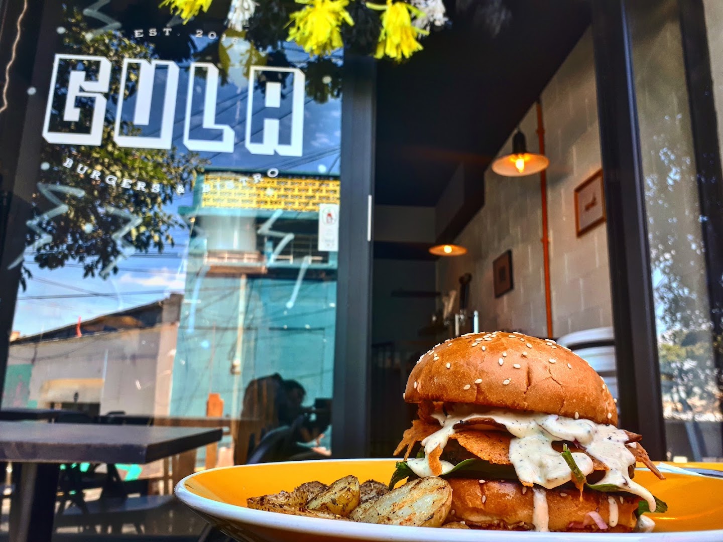 Gula: appetizing food photo with branding