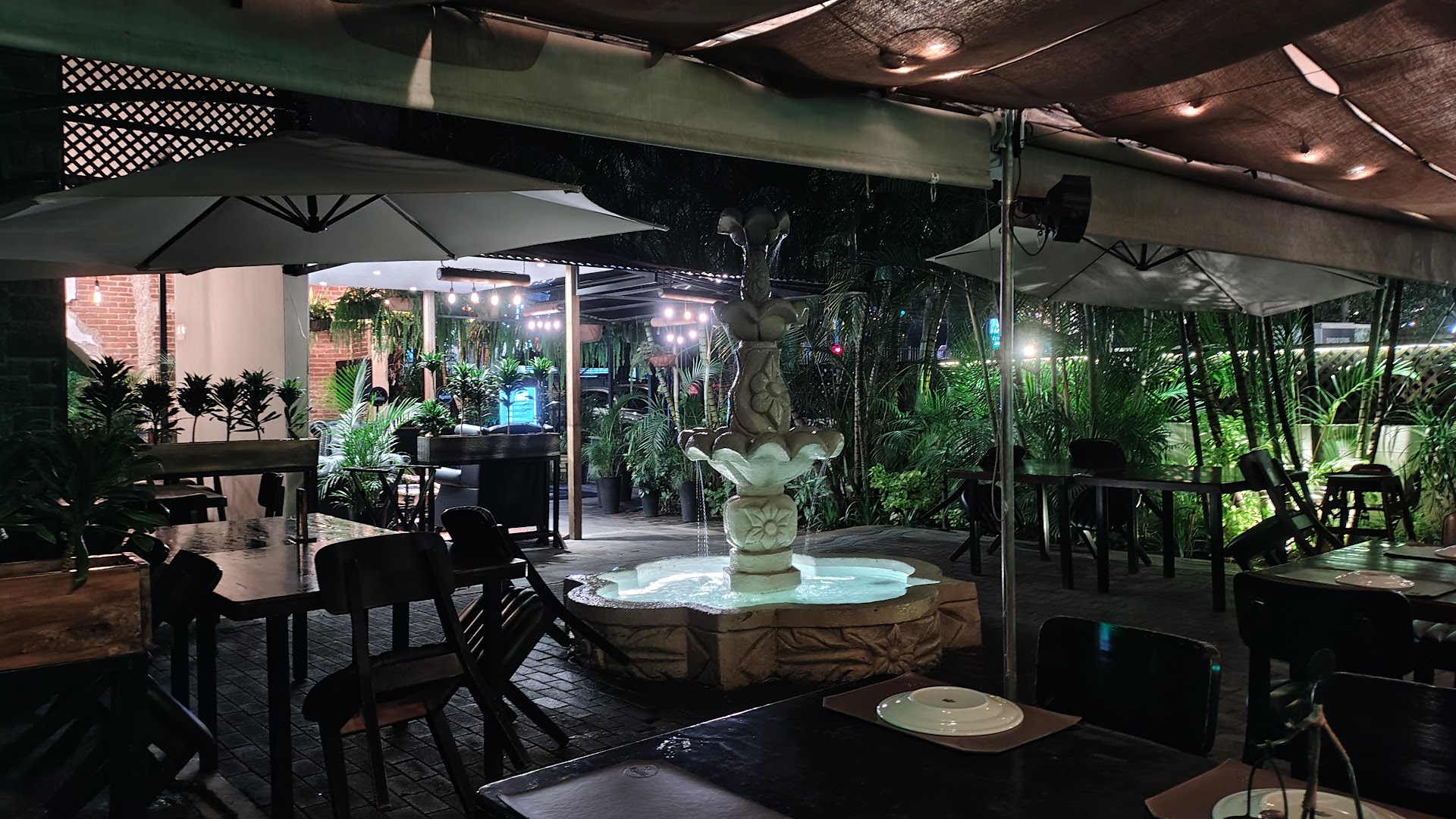 Las Carnes de Rodrigo: attractive restaurant terrace atmosphere