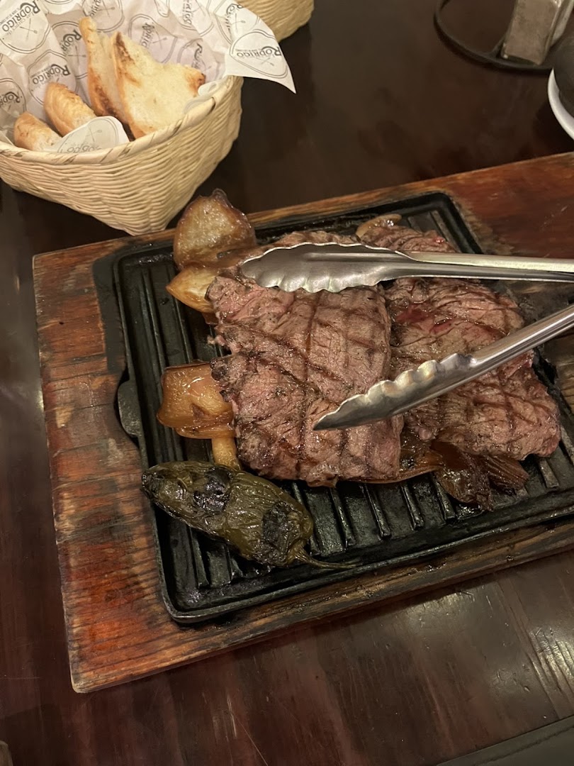 Las Carnes de Rodrigo: appetizing photo of grilled steak