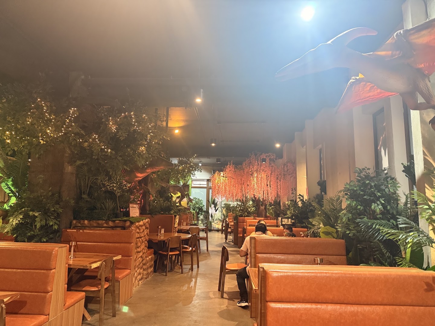 Saurios: venue atmosphere and decor