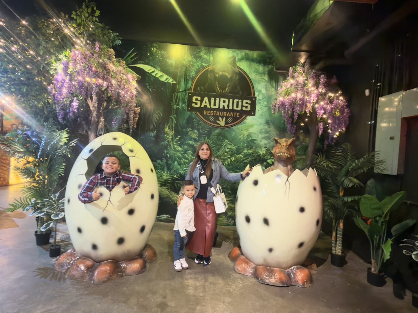 Saurios: venue atmosphere and decor