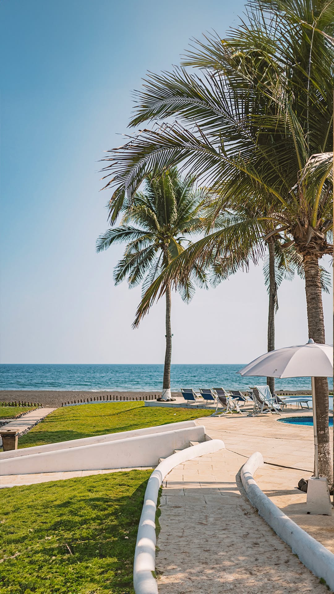Dos Mundos: beautiful restaurant terrace and view