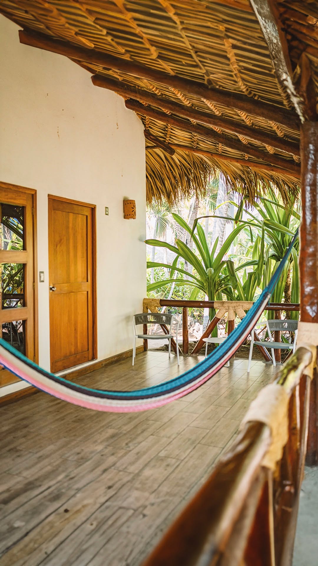 Dos Mundos: inviting and professional venue atmosphere