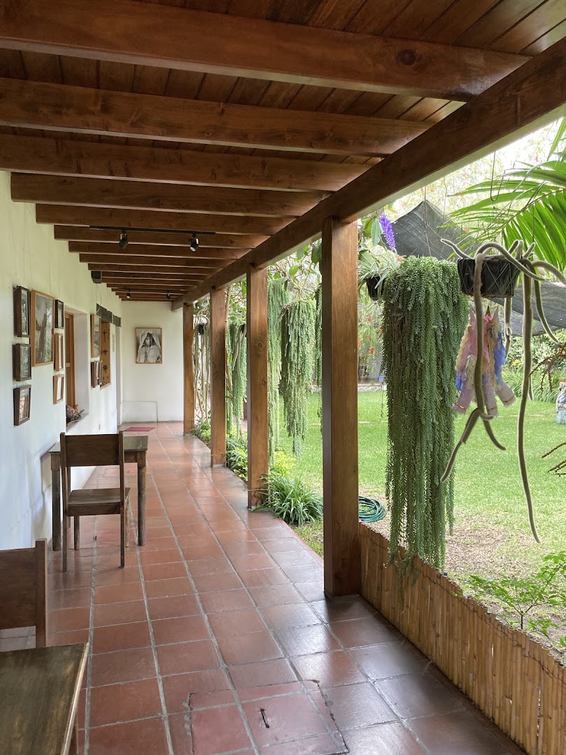 Cakchiquel: inviting and well-composed restaurant terrace