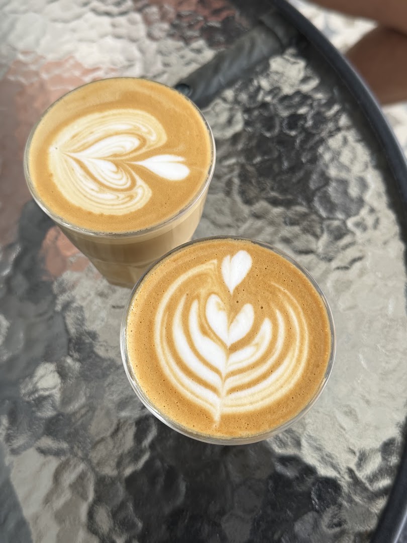 Aurora Coffee Shop: high quality latte art photo
