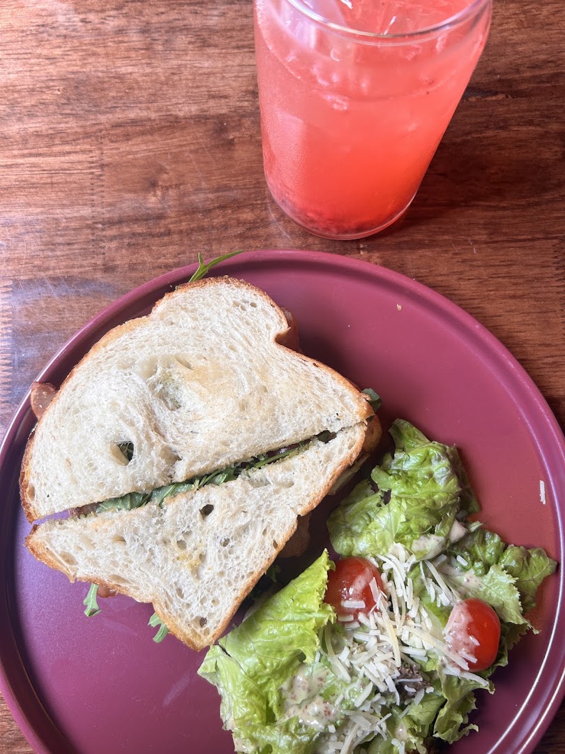 Baró: clear photo of shop food