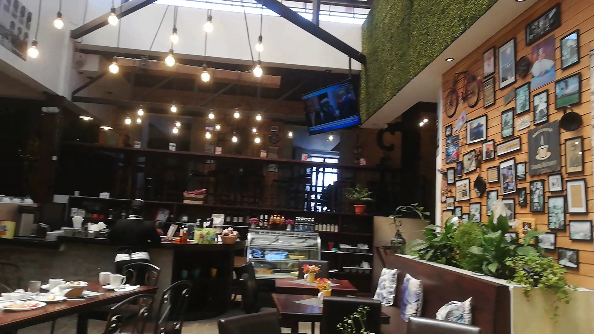 Café Baviera Cemaco: clear, inviting interior atmosphere
