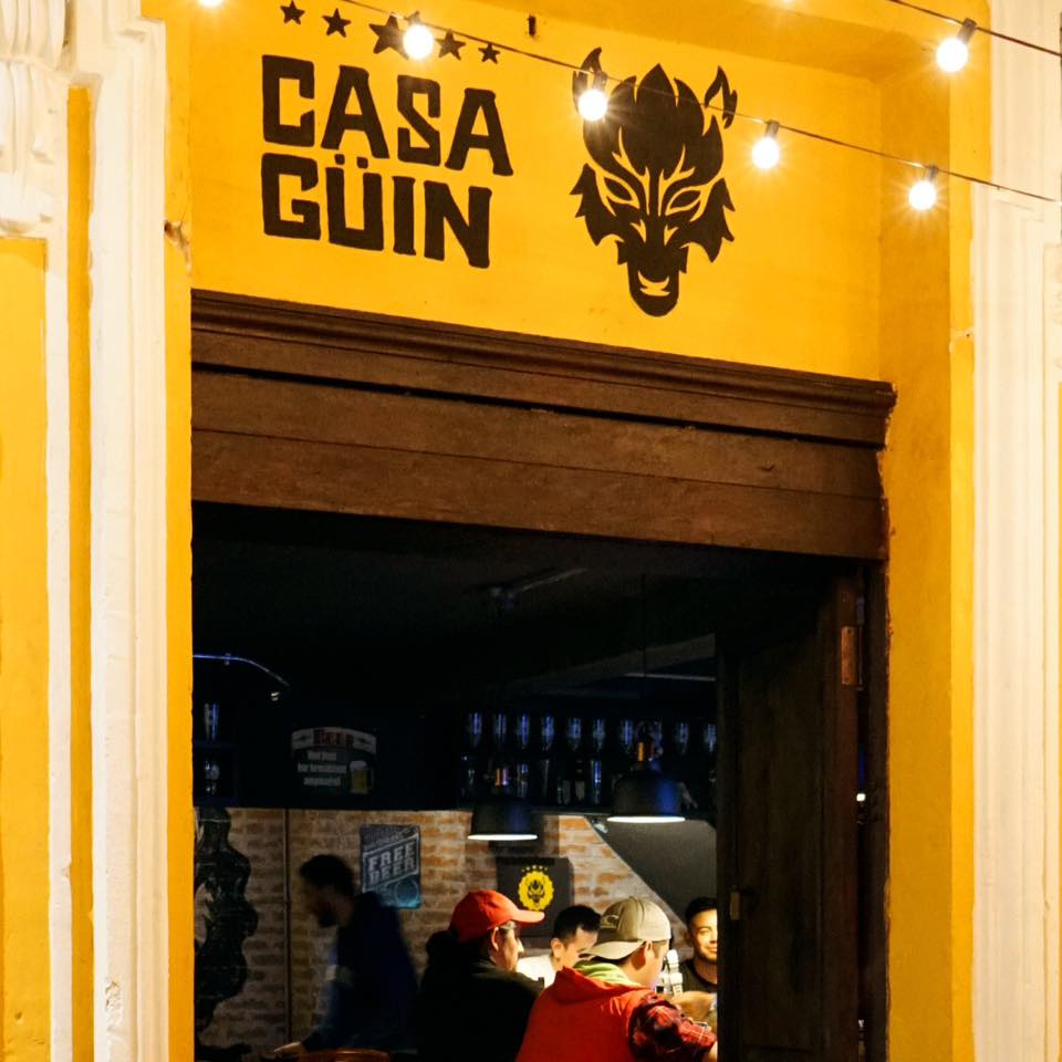 Casa Güin: clear, inviting shot of entrance