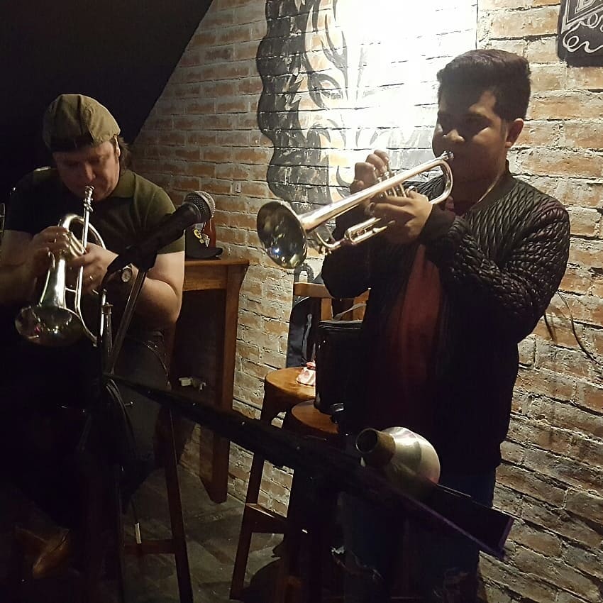 Casa Güin: live music atmosphere well