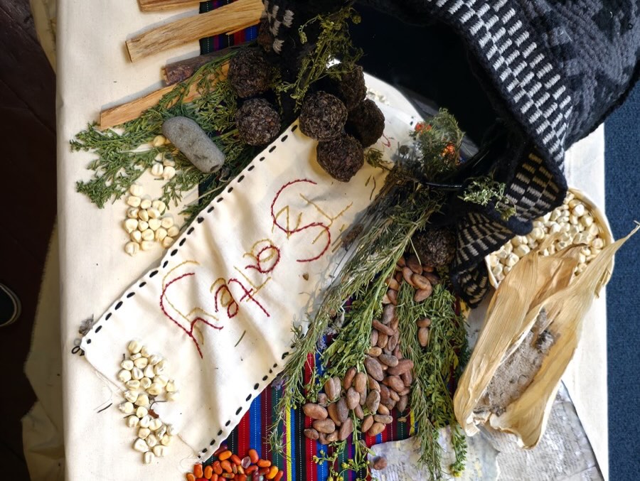 Centro Intercultural de Quetzaltenango: displays cultural exhibition items clearly